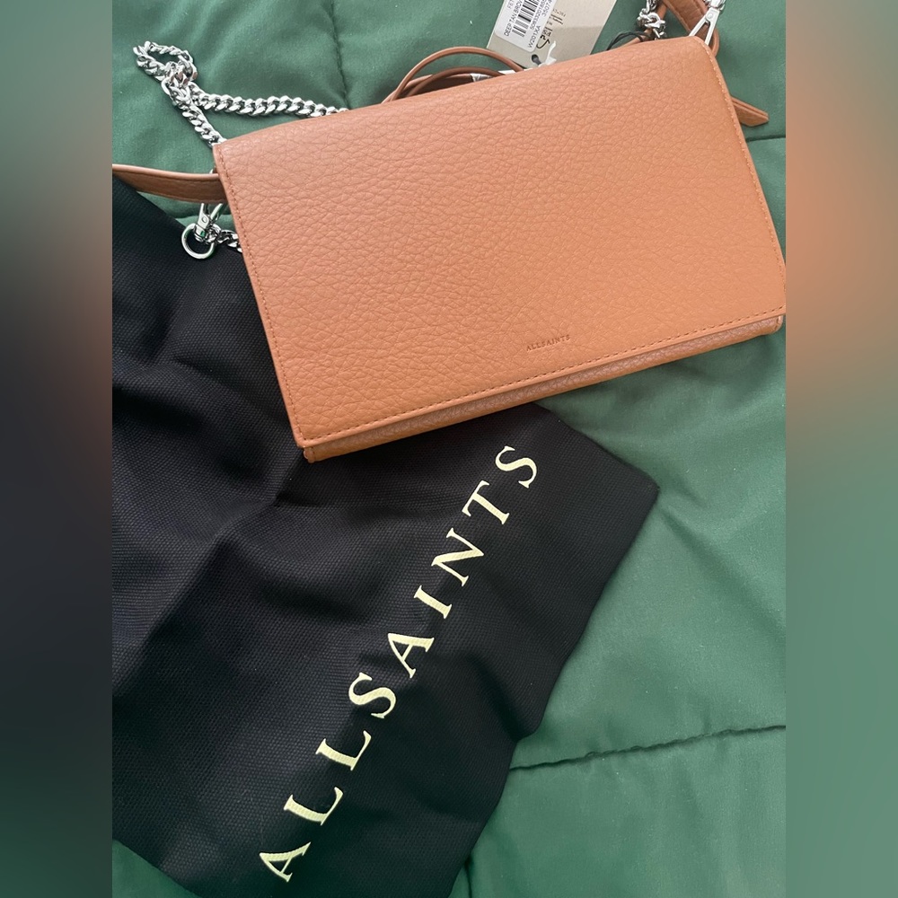 AllSaints - Fetch Leather Chain Wallet
With removable chain carry strap
